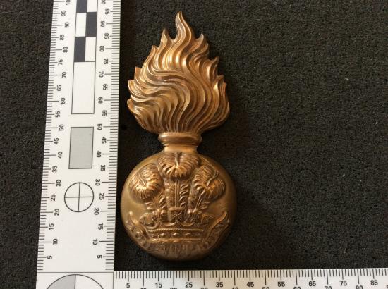 V.R ( 1881 Pattern) Royal Welsh Fusiliers ORs fur hat badge