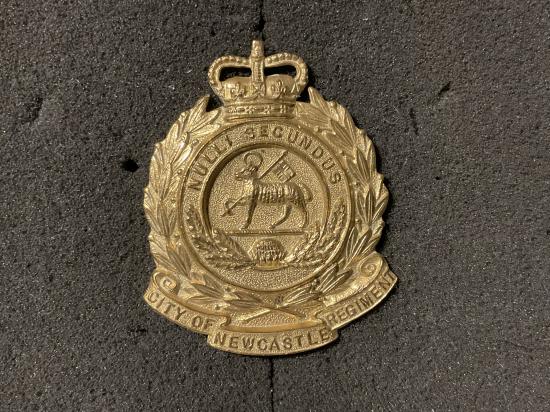 Australian 2nd Battalion city of Newcastle Regiment hat badge