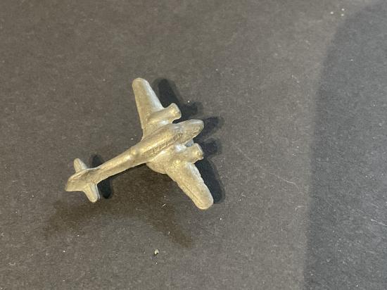 WW2 Mosquito plane fund rising lapel badge