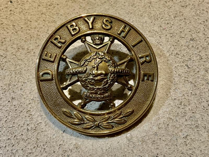 V/R Sherwood Foresters , Derbyshire Regt helmet plate centre