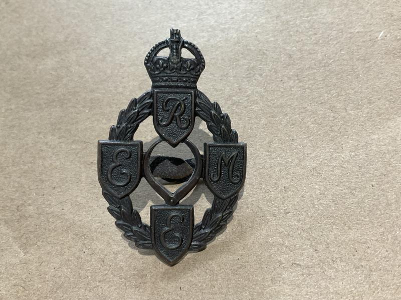 WW2 R.E.M.E Officers service dress cap badge