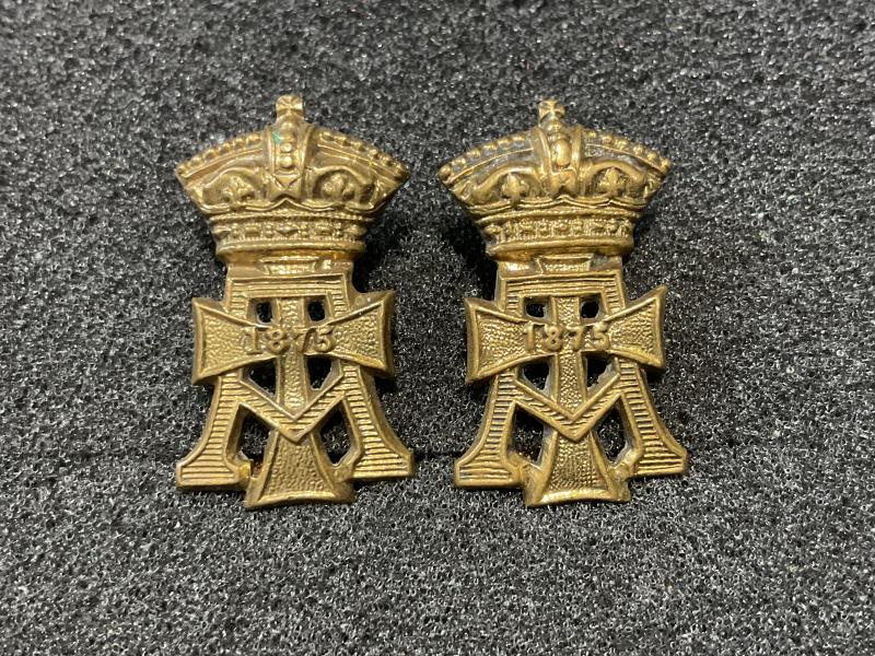 The Green Howards , brass ORs collar badges