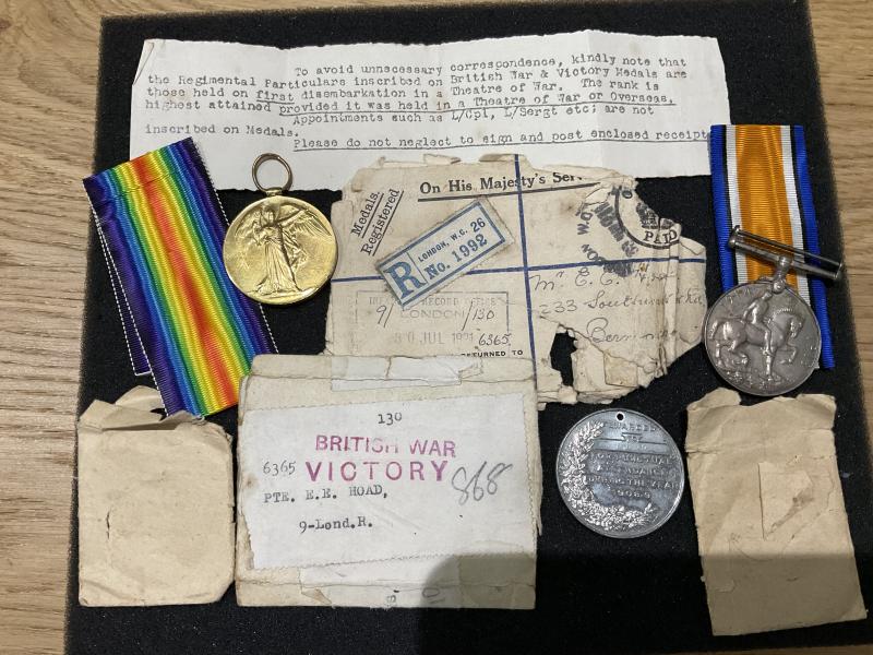 WW1 Pair; 6365 Pte E.E. HOAD 9th Lond.R. In original envelope