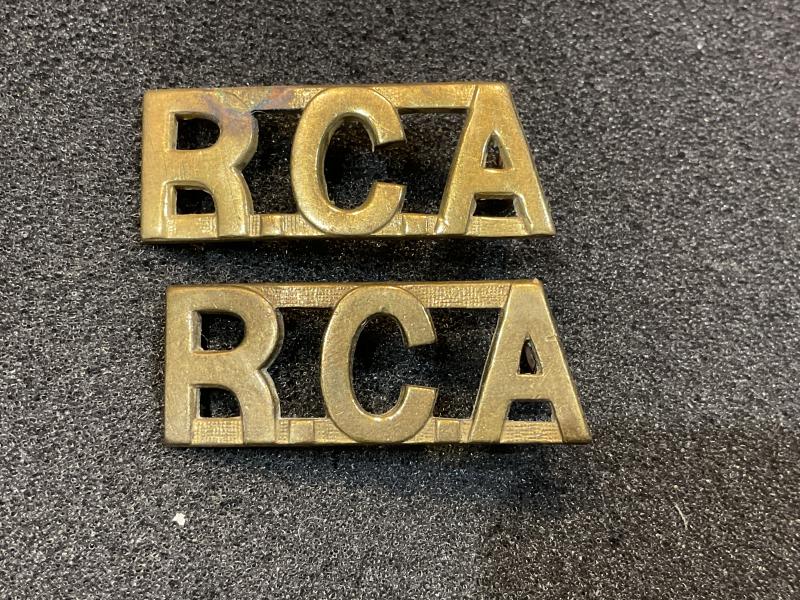 WW2 R.C.A (Royal Canadian Artillery) shoulder titles