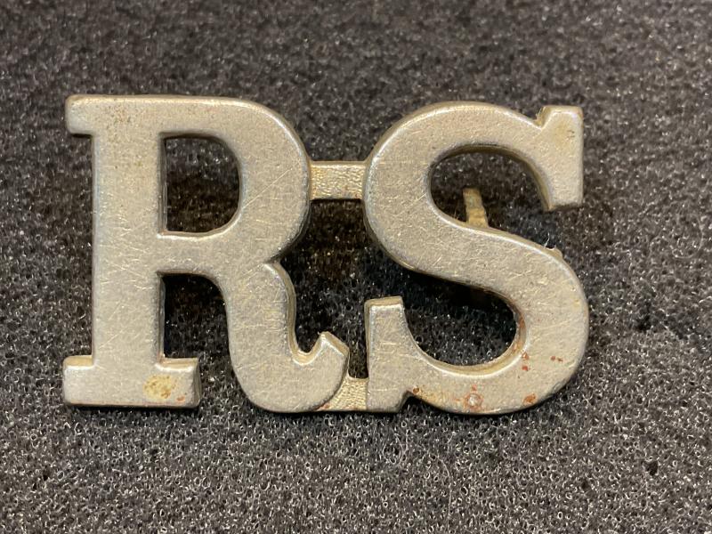 WW1/2 R.S (Royal Scots) white metal shoulder title