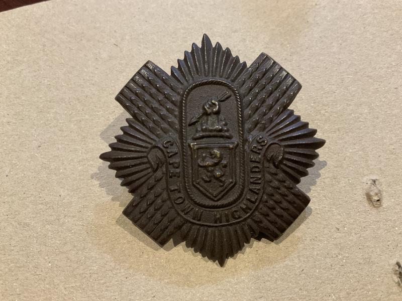 WW2 S.A Cape Town Highlanders bronze glengarry badge