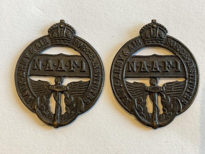 WW2 N.A.A.F.I bronze collar badges.