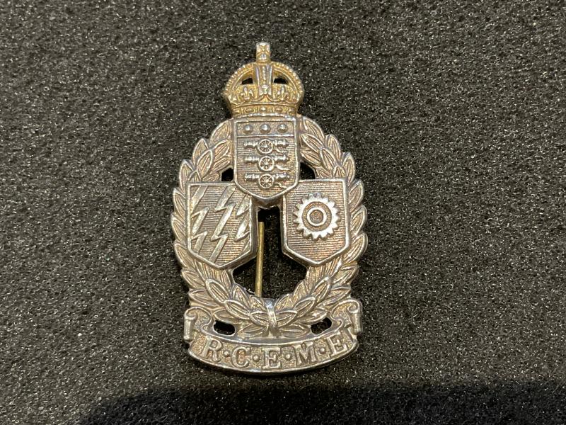 1944 Hallmarked silver R.C.E.M.E officers forage/beret badge