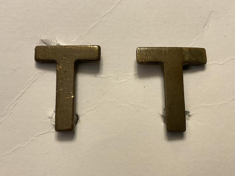 WW1 British Territorial Army brass ‘T’ collar badges.