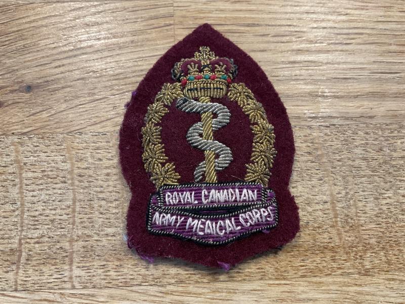 Q/C Royal Canadian Medical Corps officers beret badge.