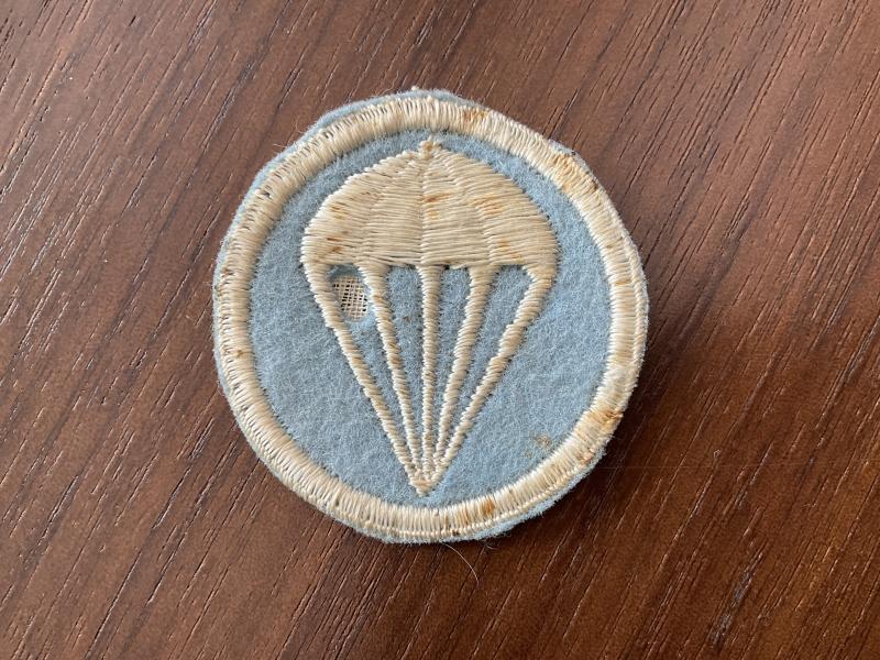 WW2 U.S Army Paratroopers cloth cap badge (British made)