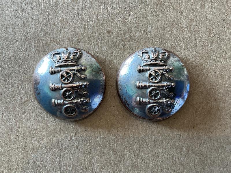 Victorian R.A Volunteers Field service cap buttons 1855-73.