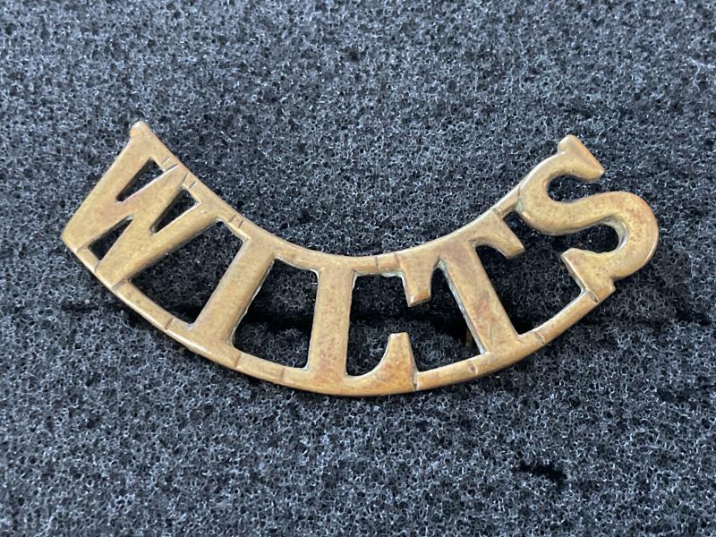 WW1 WILTS (Wiltshire Regiment) brass ORs title.
