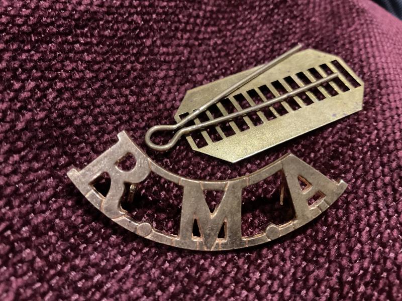 Royal Malta Artillery (R.M.A) brass shoulder title