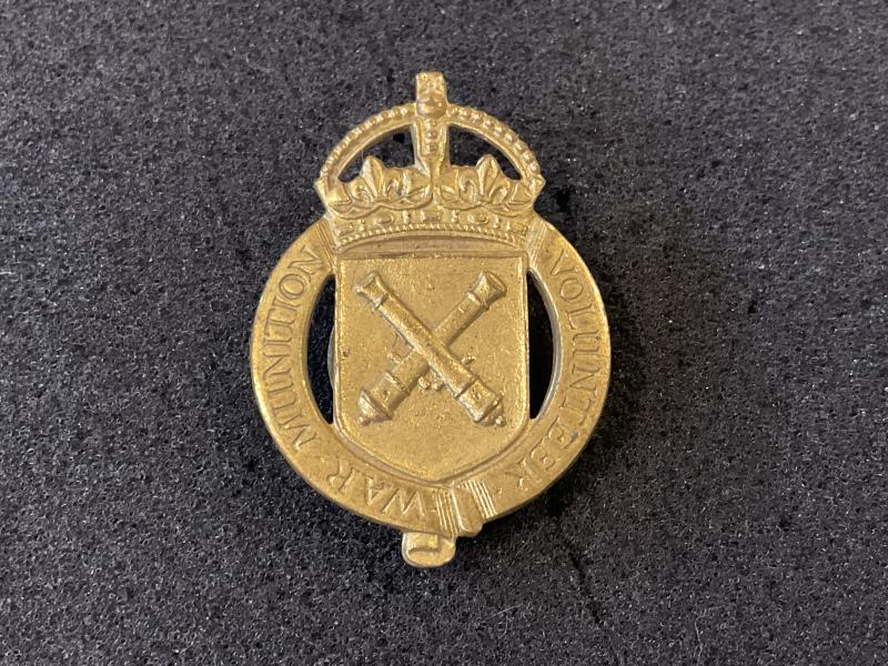 WW1 War Munitions Volunteer brass lapel badge