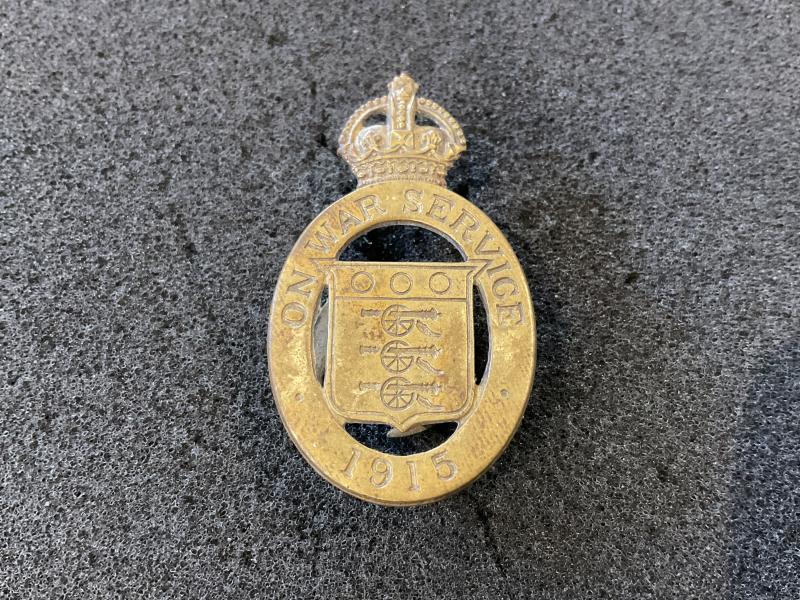 On War Service 1915 brass button hole lapel badge.