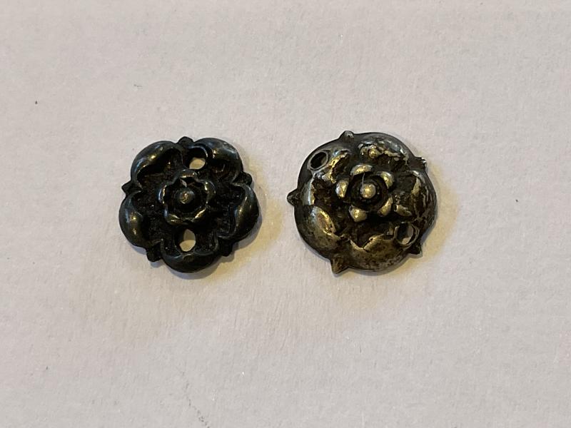 WW1 silver medal ribbon saw on Roses , 2 different styles