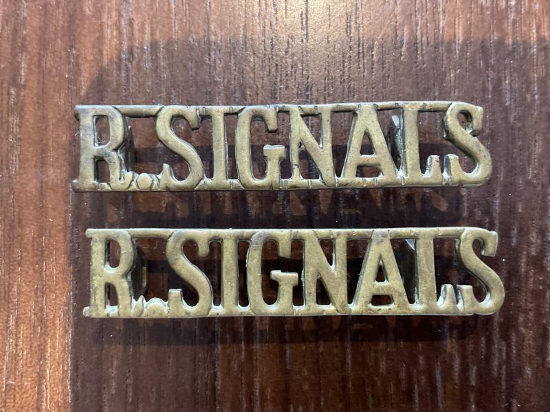 WW2 R.SIGNALS brass shoulder titles.