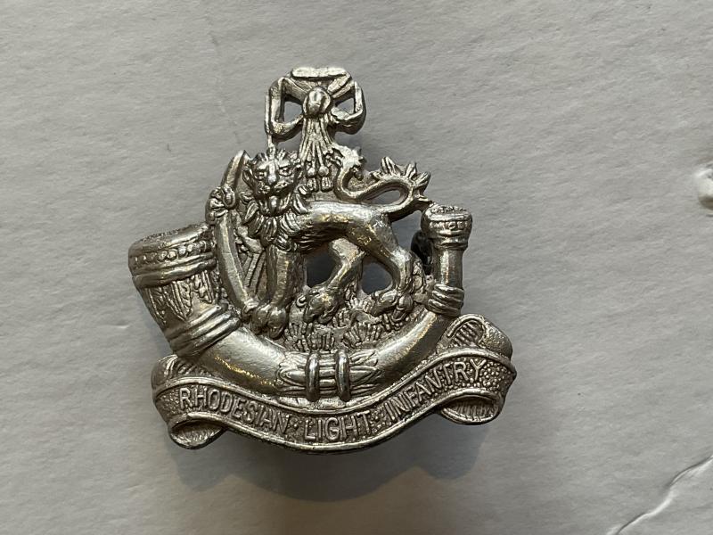 Rhodesian Light Infantry officers silver beret badge.