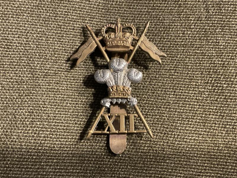 Q/C 12th Lancers b/m cap badge worn 1952-60