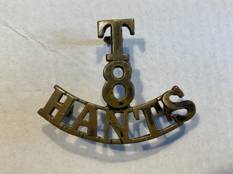 WW1 T/8 HANTS (Isle of Wight Rifles) brass shoulder titles.